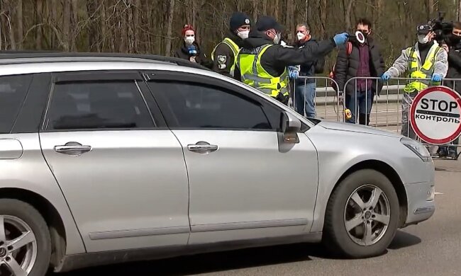 Полиция остановила автомобиль, фото: youtube.com