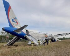 Пассажиры уже прощались с жизнью: в России прямо в небе загорелся очередной самолет