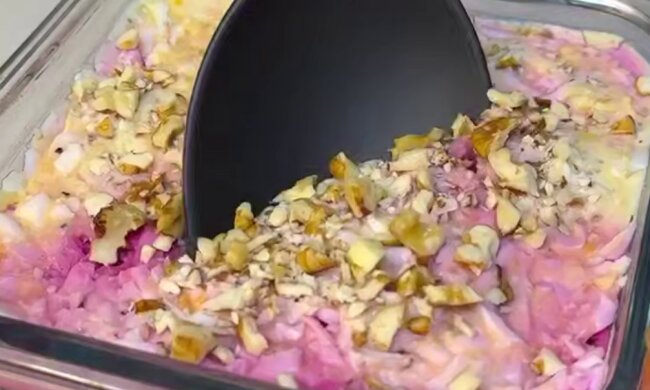 Салат з буряком, кадр з відео