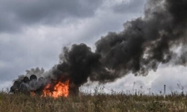 Перетворили на попіл: ЗСУ показали момент удару по російській бронетехніці. Відео