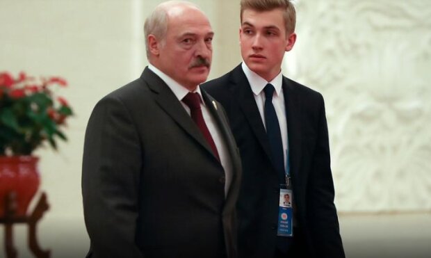 Александр Лукашенко с сыном, фото: youtube.com