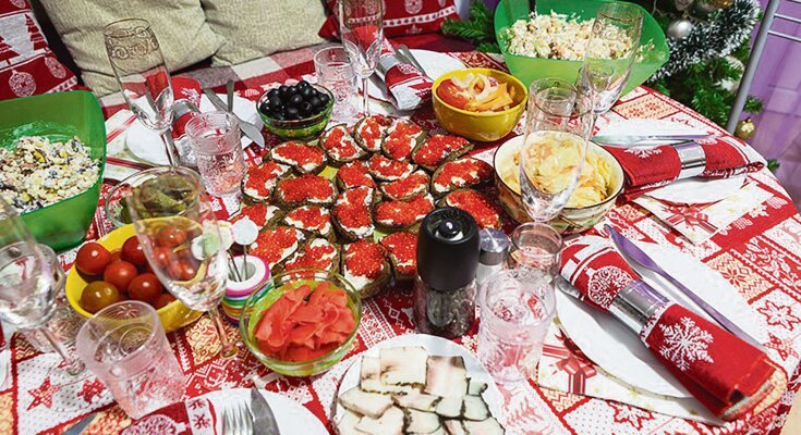 Новогодний стол, фото: скриншот