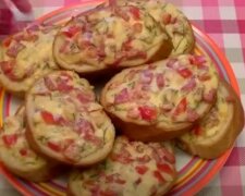 Хитрість одеської господині: рецепт швидких гарячих бутербродів з ковбасою, грибами та сиром