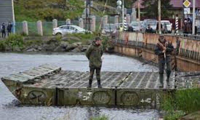 Украинские реки встречают оккупантов: бойцы РФ начали тонуть при возведении переправ