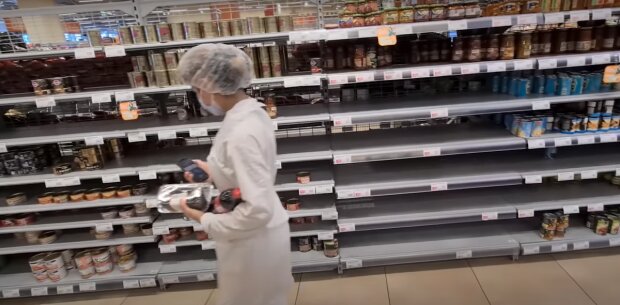 Благодарите Путина: в российских магазинах начались драки. Продуктов нет, россияне озверели. Видео