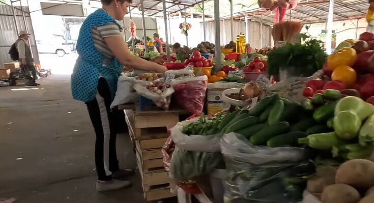 Продажа овощей на рынке, фото: youtube.com