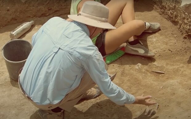Археологи. Фото: скриншот YouTube-видео