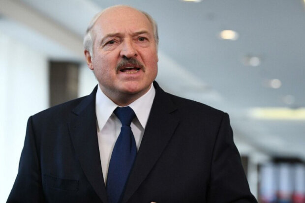 Карти під стіл, стволи на стіл: Лукашенко вирішив повчити Зеленського, як вести переговори з Путіним