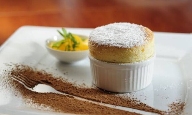 Діти стукатимуть ложками та вимагатимуть добавки: рецепт корисного морквяно-яблучного суфле