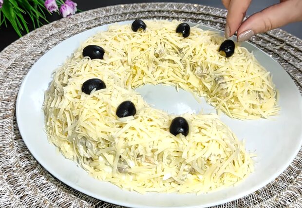 Салат "Підкова удачі", кадр з відео