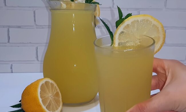 Настоящее спасение в жару: рецепт освежающего еврейского компота с лимоном