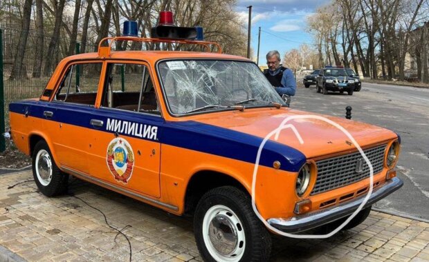 Просто дикуни: росіяни в Чорнобилі зняли фари з музейної машини і розбили скло