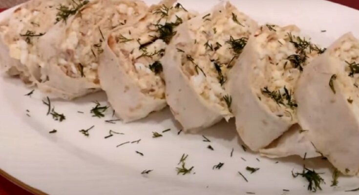 В это блюдо влюбляются сразу: рецепт рулетиков из лаваша с консервированной рыбой и плавленым сыром