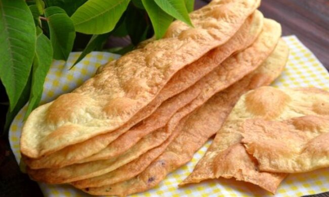 Чипсы вы теперь перестанете покупать: рецепт домашнего лукового печенья к пиву