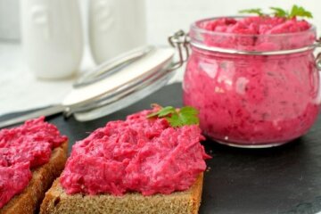 Свекольный майонез: рецепт простой намазки на хлеб, которая не оставит равнодушным никого