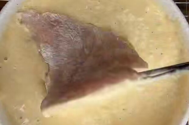 Курячий шніцель у картопляному клярі, кадр з відео