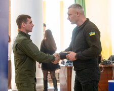 Кличко по случаю Дня добровольца вручил киевлянам-военным медали и рассказал, как столица поддерживает ВСУ