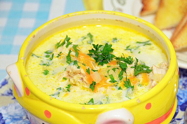 Одной тарелки вам точно будет мало: рецепт сливочного супа со сладким перцем и брынзой