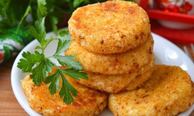 От них точно невозможно оторваться: рецепт картофельно-творожных зраз с яйцом и луком