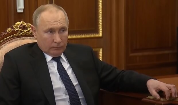 Путин с пистолетом во рту. Казнь в центре Киева
