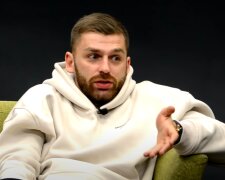 Полуфиналист шоу "Холостячка" Андрей Рыбак поразил фанатов поцелуем с любимой
