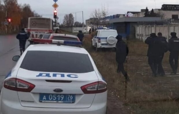 Російських чоловіків забирають у військкомати прямо із заводу