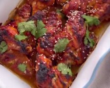 Курячі крильця в медово-томатному маринаді, кадр з відео