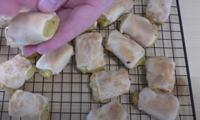 Їх захочеться готувати щодня: рецепт невеликих "ледачих" пиріжків на картопляному відварі