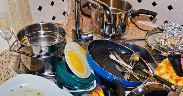 Грязная посуда в доме, фото: youtube.com