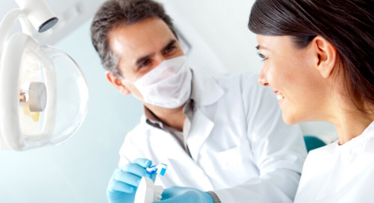 Стоматологи