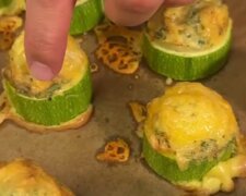Запечённые кабачки с яйцом и сыром, кадр из видео