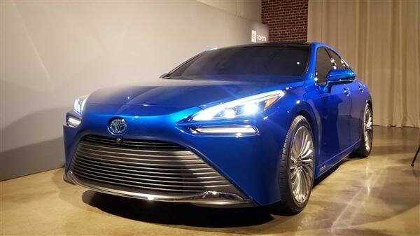 Водородомобиль Mirai от Toyota : выглядит неоднозначно, зато изысканно (фото) 4 Водородомобиль Mirai от Toyota : выглядит неоднозначно, зато изысканно (фото) 3