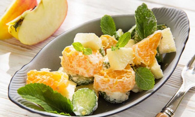 Этот вкус вас покорит: рецепт мясного салата с добавлением яблока и апельсина