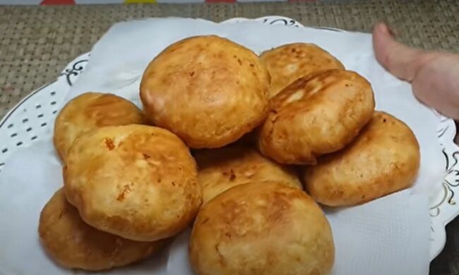 Натрите сосиски на терке: как приготовить вкуснейшее восточное блюдо с сыром и яйцами. Рецепт
