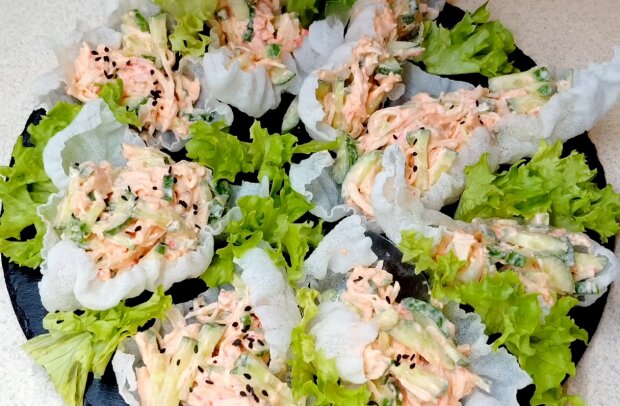 Закуска з крабових паличок, кадр з відео