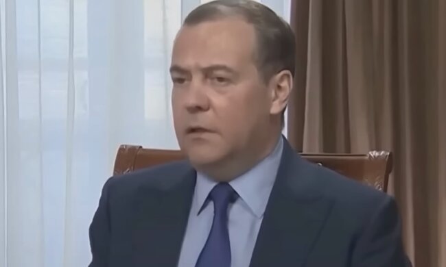 Медведев удивил своими тайными фантазиями с "двумя пальцами"