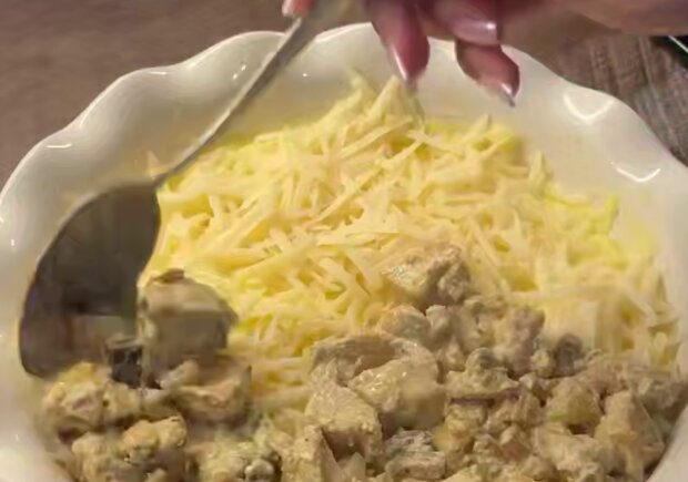 Картопляна запіканка з печерицями, кадр з відео