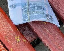 "Тут вам не Росія": на окупованих територіях уже "ходять" карбованці з українською символікою. Фото