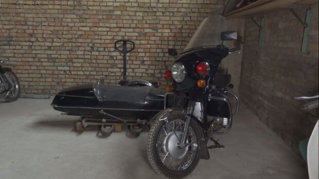 Секретний мотоцикл КДБ СРСР: для чого агентура чіпляла "коляску-труну" і що в ній возили. Відео