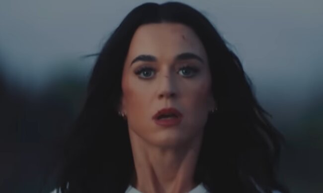 Кеті Перрі, кадр з кліпу на пісню "bandaids"