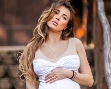 Невестка Ющенко похвасталась фигурой и "завлекающим" шпагатом после родов. Фото