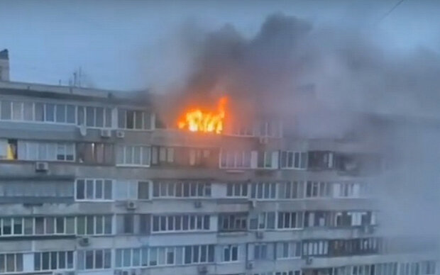 Пожежа в Києві. Фото: скріншот YouTube-відео.