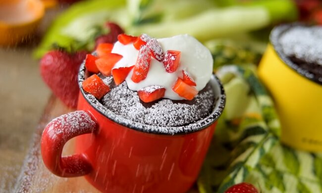 Рецепт швидкі шоколадні кекси. Фото: YouTube