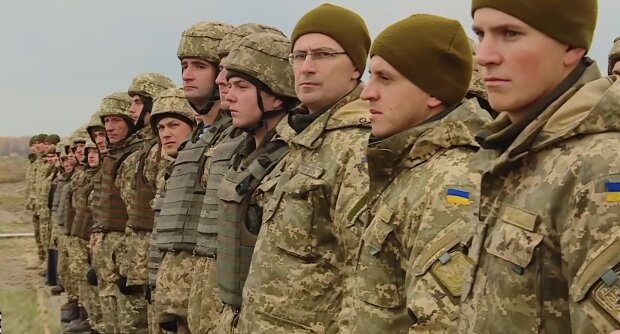 Підготовка почалася. В українських містах люди фіксують скупчення військової техніки