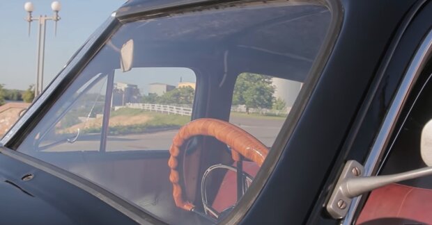 Блогер показав унікальну ГАЗ-М20 "Перемога" на гусеницях. Навіть у Брежнєва не було