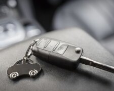 Не все это пробовали: как закрыть окна в машине при помощи ключа