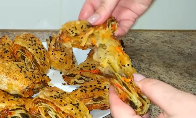 Рулет з лаваша з овочами та грибами, кадр з відео