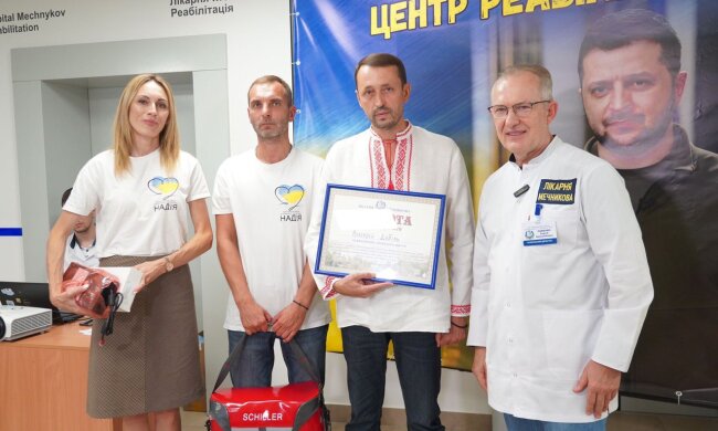 Валерий Дубиль передал аппарат Easy Pulse Днепропетровской областной клинической больнице имени Мечникова