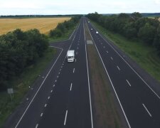 А біля дороги труна стоїть. У мережі висміяли моторошну стеллу на в'їзді в російське місто