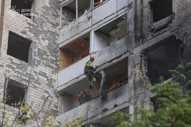 Обстріл росіянами Києва 26 жовтня 2025 року, фото: ДСНС